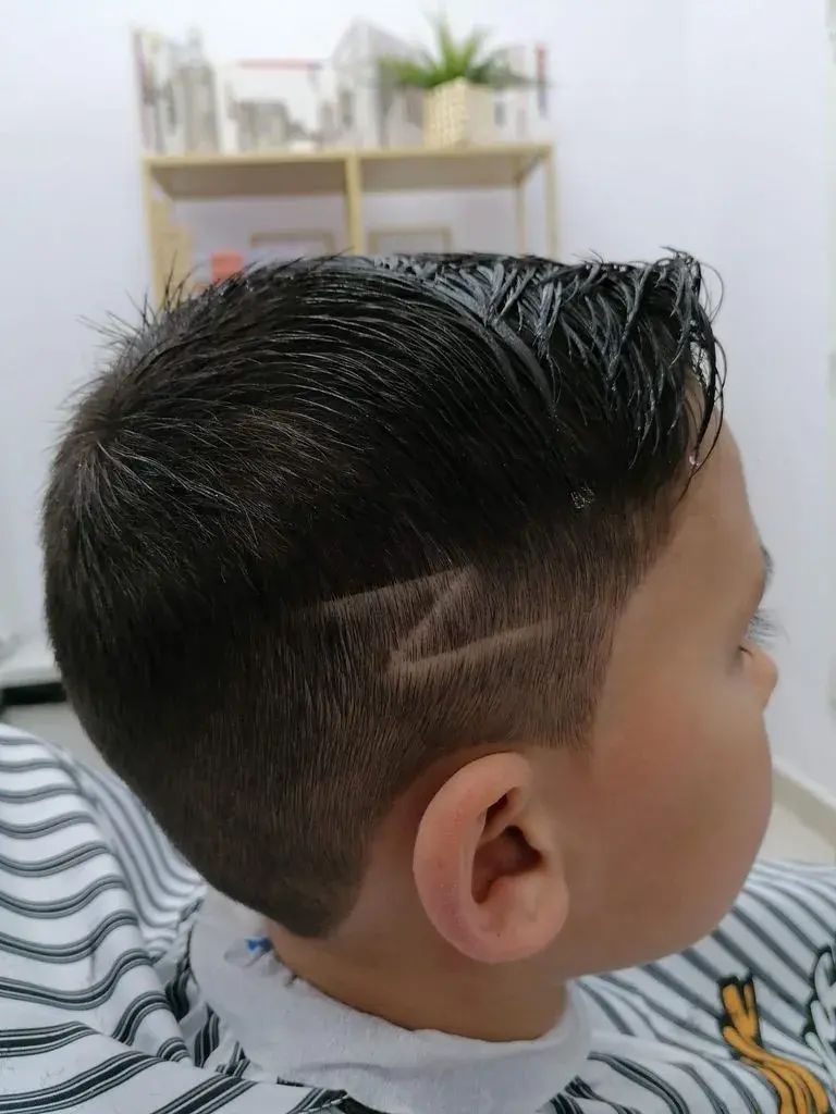 Tunsoare modernă realizată în salon
